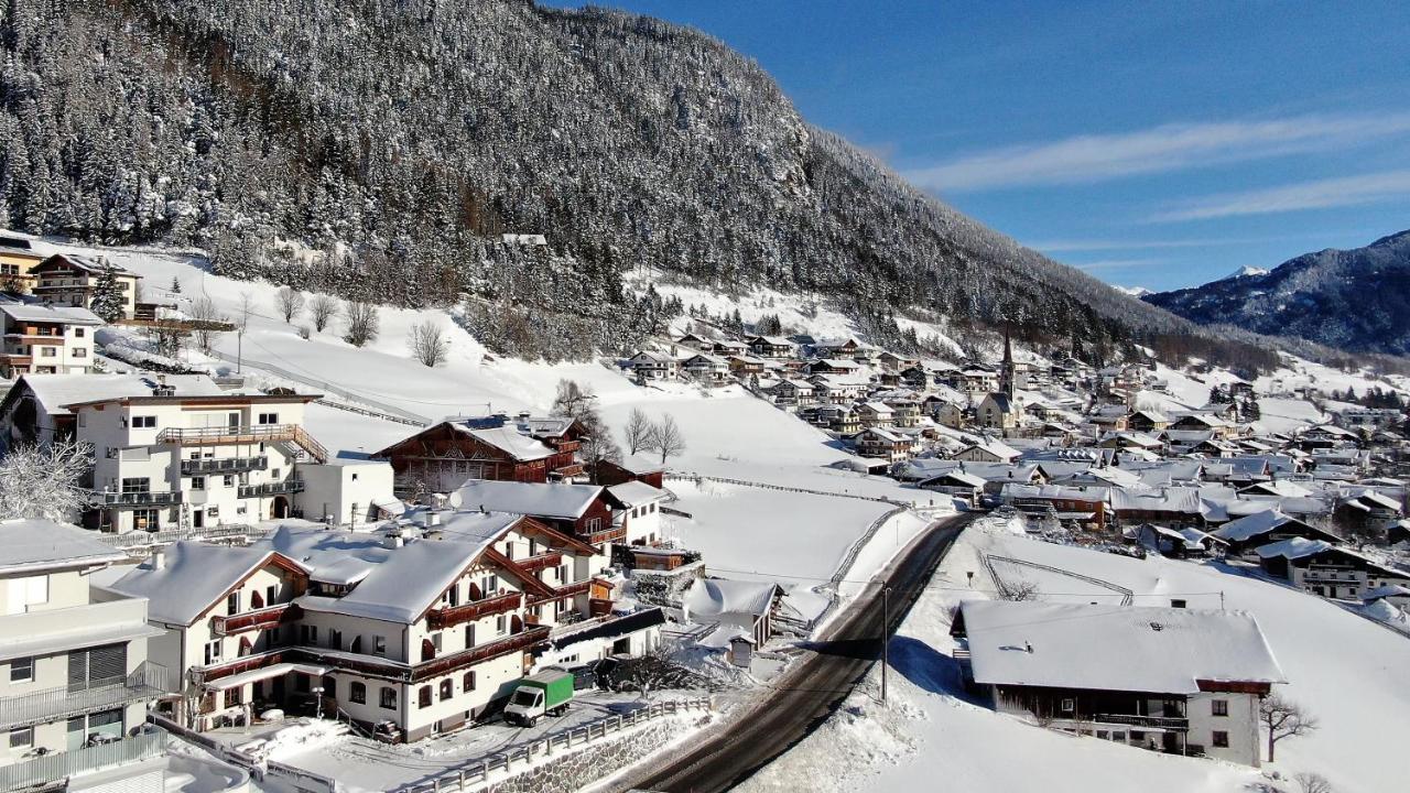 Alpen Gasthof Apartments Hohe Burg Trins Exterior photo