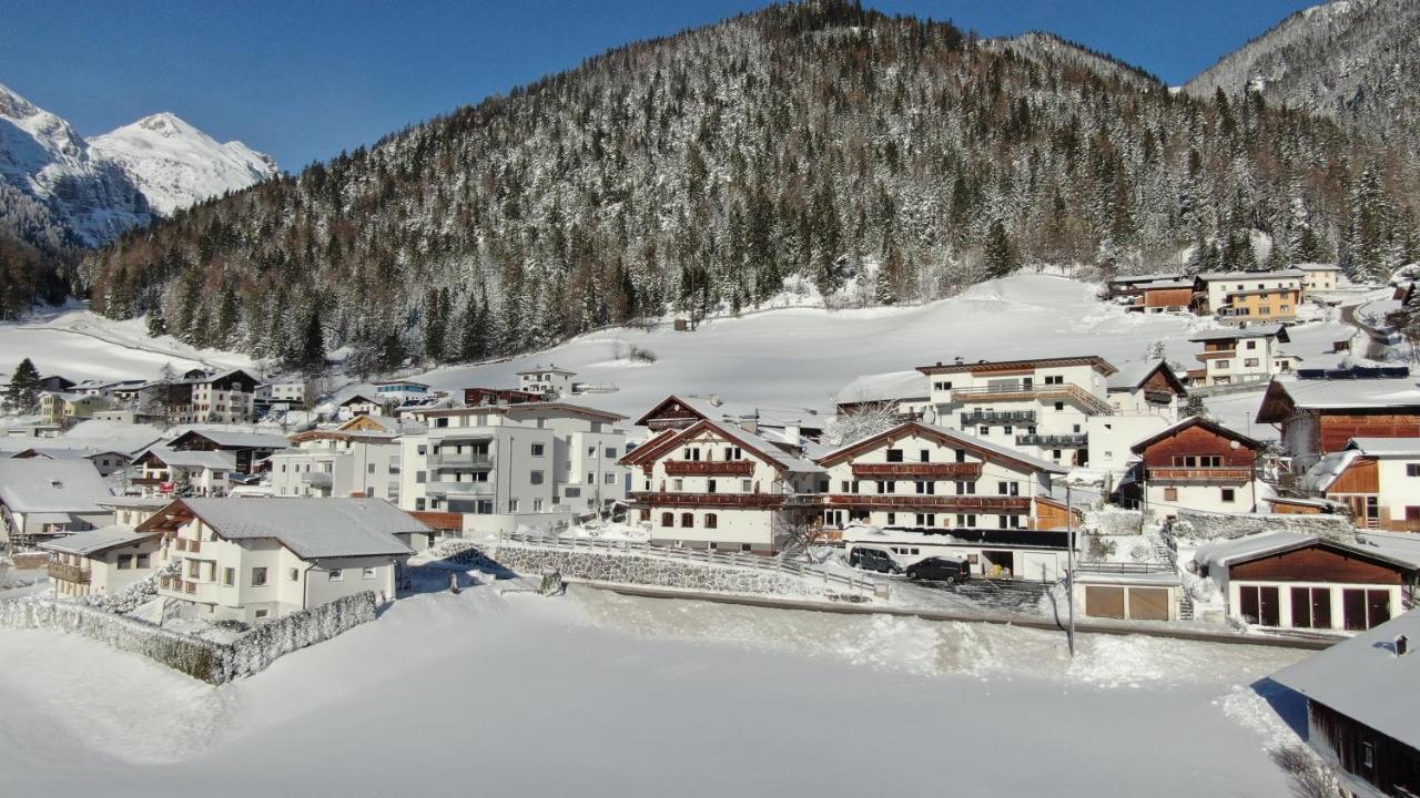 Alpen Gasthof Apartments Hohe Burg Trins Exterior photo