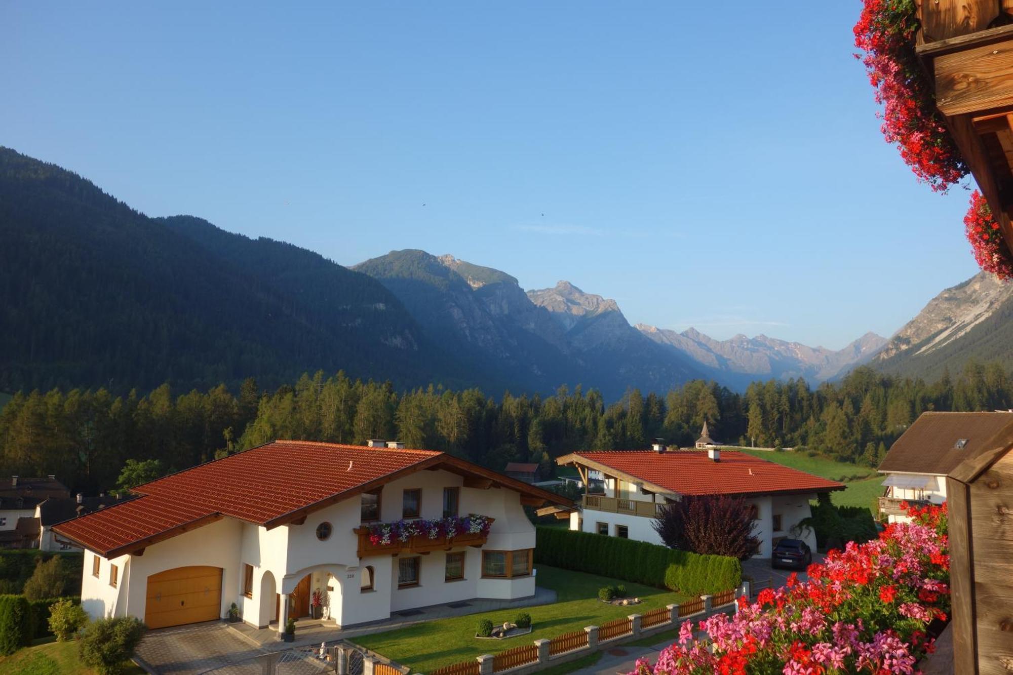 Alpen Gasthof Apartments Hohe Burg Trins Exterior photo