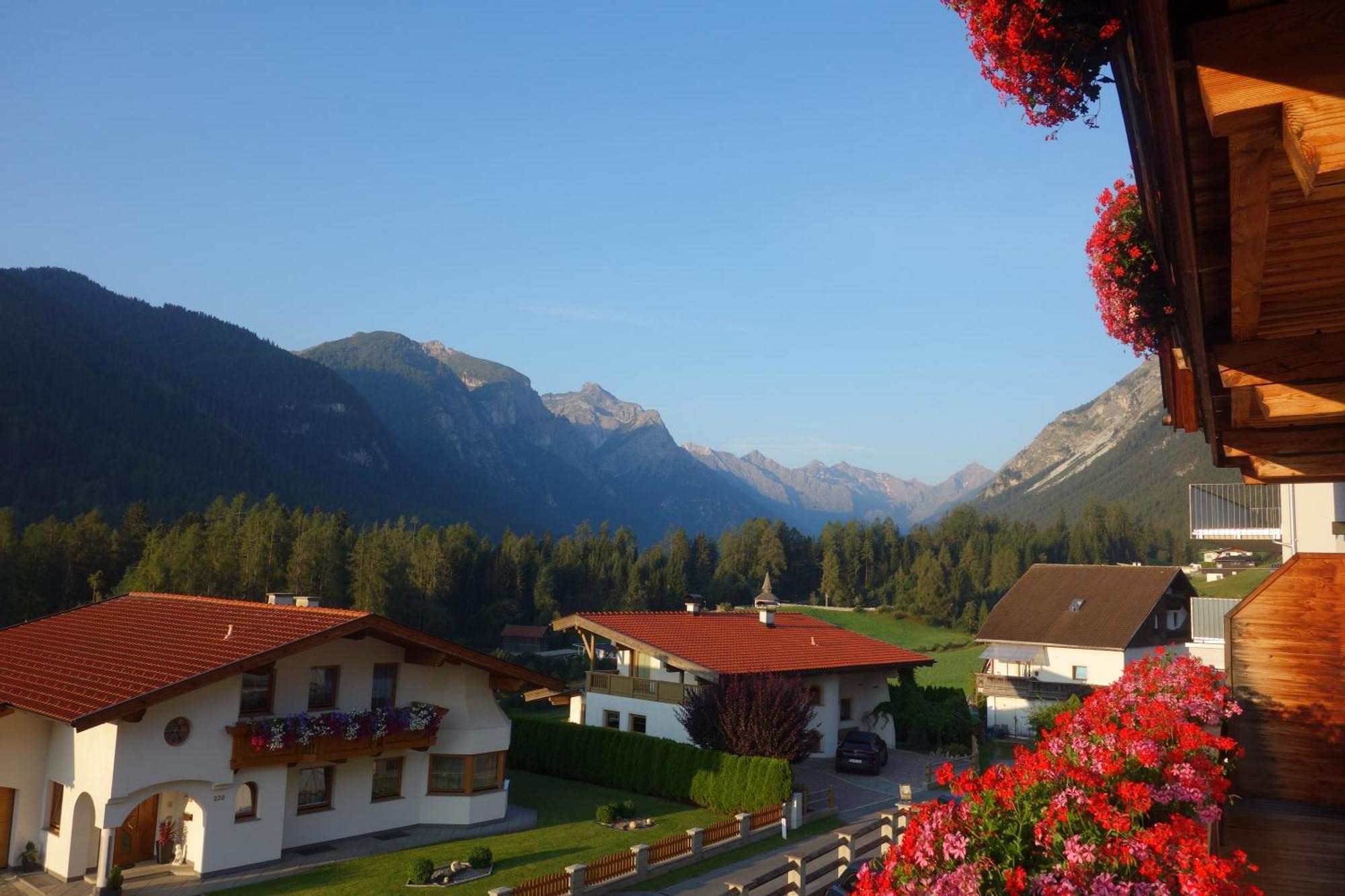 Alpen Gasthof Apartments Hohe Burg Trins Exterior photo